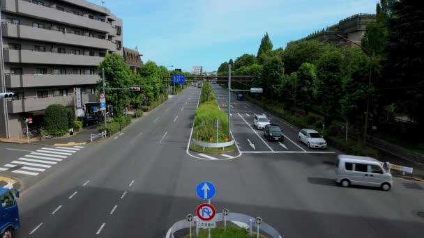 En gata i centrum på kanpachi Avenue i Tokyo dagtid wide shot — Stockvideo