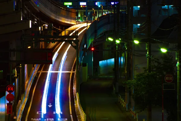 Eine nächtliche stadtstraße in der innenstadt in setagaya tokyo long shot — Stockfoto