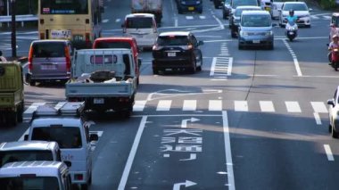 Tokyo gündüz uzun atış Oume caddesinde bir şehir sokak