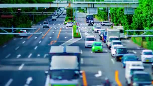 Sebuah timelapse dari pusat kota jalan di Kanpachi avenue di Tokyo siang hari tilt-shift — Stok Video