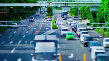 Tokyo gündüz tilt-shift Kanpachi caddesinde şehir caddesi bir timelapse