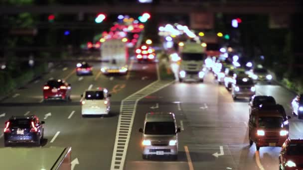 Ночная улица в центре Токио в смену наклона Сэтагая — стоковое видео