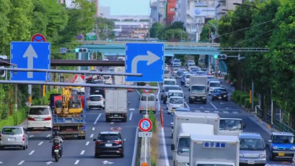 Днем улица в центре города на проспекте Канпачи в Токио — стоковое видео
