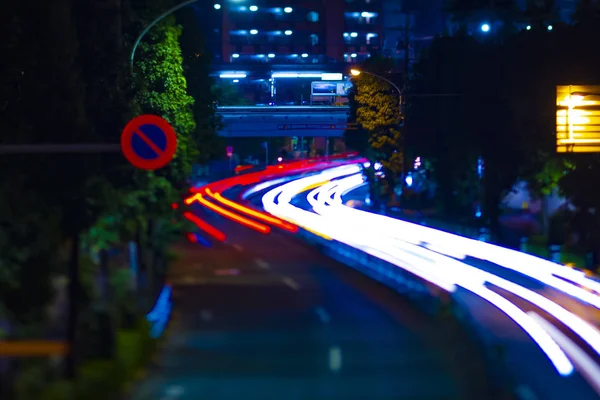 Uma rua noturna no centro da cidade em Suginami Tokyo tiltshift — Fotografia de Stock