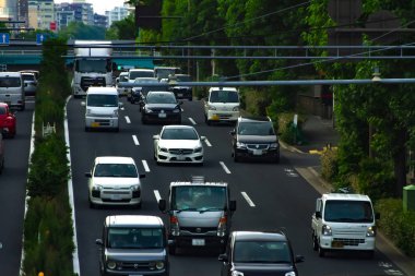 Tokyo 'da Kanpachi Bulvarı' ndaki şehir merkezinde bir sokak.