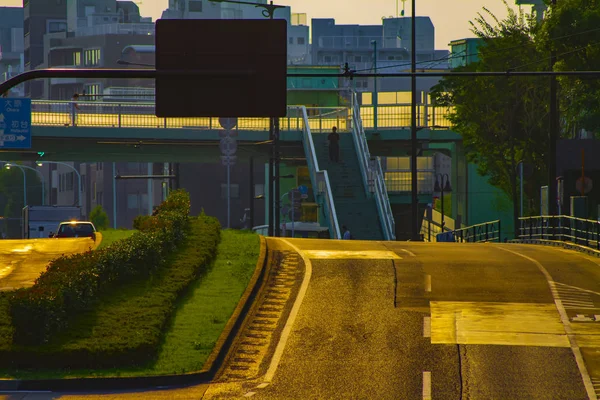 Zielona ulica w pobliżu parku Yoyogi w Tokio w ciągu dnia strzał — Zdjęcie stockowe