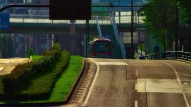 Tokyo 'daki Yoyogi parkının yakınındaki yeşil caddenin zaman çizelgesi.