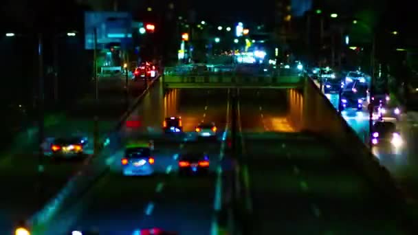 Ein nächtlicher Zeitraffer der Stadtstraße in der Innenstadt in setagaya tokyo tiltshift — Stockvideo