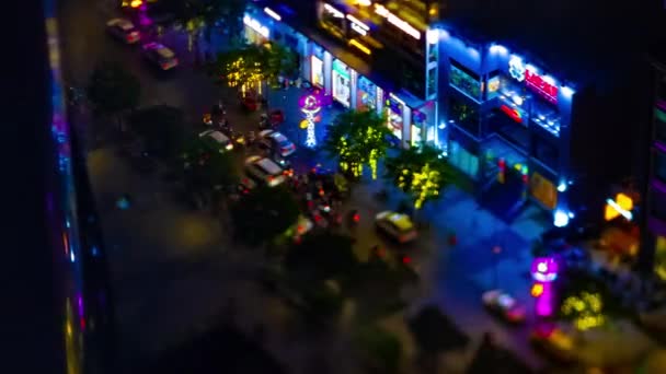 Noční čas miniaturní neonové město na Nguyen Hue ulici v Ho Chi Minh náklonu pánve — Stock video