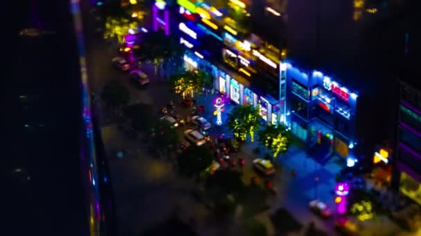 En natt timelapse av miniatyr neon stad på Nguyen Hue gatan i Ho Chi Minh tiltshift lutande — Stockvideo