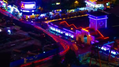Ho Chi Minh Vietnam 'daki Ben Thanh pazarında gece trafik sıkışıklığı.