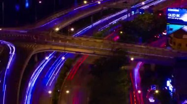 Ho Chi Minh Vietnam 'da gece trafik sıkışıklığı. Yüksek açılı, uzun açılı zoom.