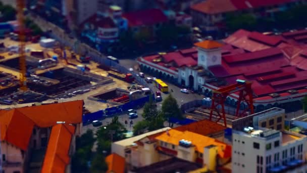 Un timelapse de la calle en miniatura en el mercado Ben Thanh en Ho Chi Minh Vietnam tiltshift zoom — Vídeo de stock