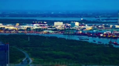 Ho Chi Minh 'deki Saigon nehrindeki minyatür şehir manzarasının zamanlaması.