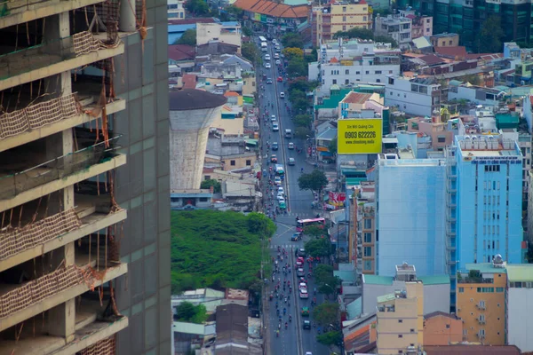 Un ingorgo alla città trafficata di Ho Chi Minh alto angolo lungo tiro — Foto Stock