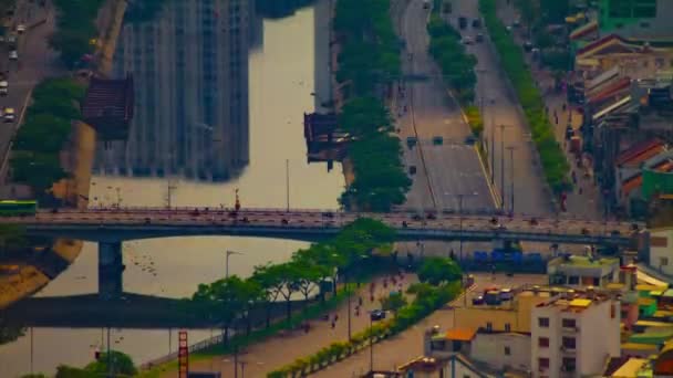Een tijdspanne van de verkeersopstopping in de drukke stad in Ho Chi Minh hoge hoek lange schot kantelen — Stockvideo