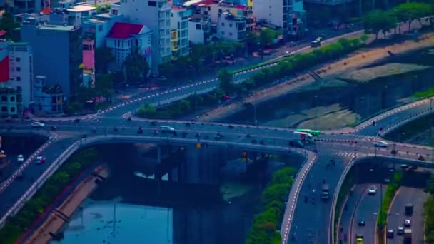 Een tijdspanne van de verkeersopstopping in de drukke stad in Ho Chi Minh hoge hoek lange schot kantelen — Stockvideo