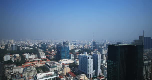 Panoramatická městská krajina v Ho Chi Minh vysoký úhel široký záběr — Stock video