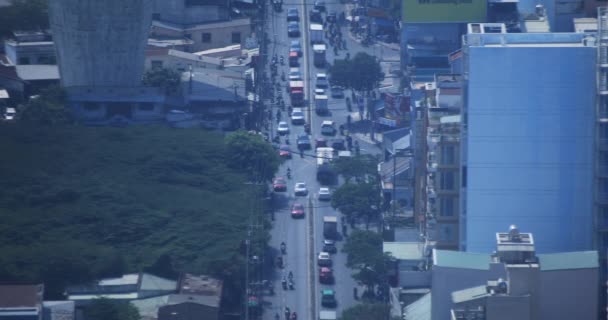 Un embouteillage à la ville animée de Ho Chi Minh angle élevé long shot — Video