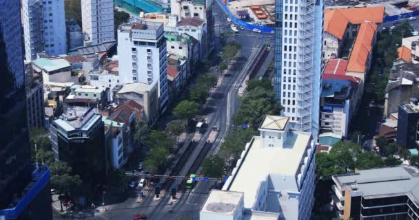 Un embouteillage à la ville animée de Ho Chi Minh angle élevé long shot — Video