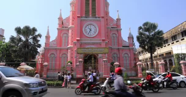 Engarrafamento na igreja de Tan Dinh em Ho Chi Minh tiro largo — Vídeo de Stock