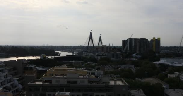 悉尼市中心的全景全景城市景观- -高角宽拍手持 — 图库视频影像