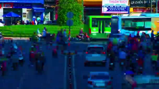 Timelapse korków w ruchliwym mieście w Ho Chi Minh długo strzał panning — Wideo stockowe