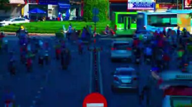 Ho Chi Minh 'in işlek kasabasında trafik sıkışıklığı zamanı.