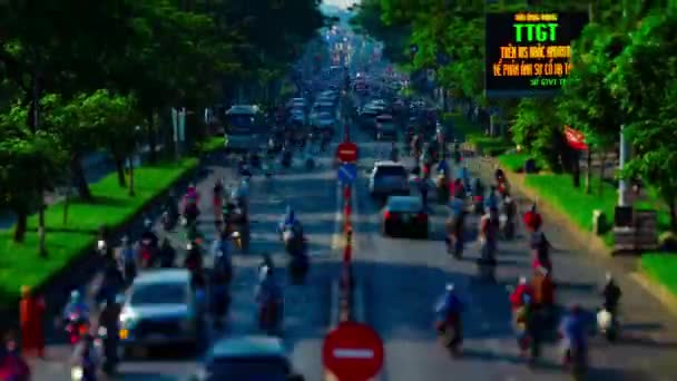 Временная петля миниатюрной пробки в оживленном городе в Хо Ши Мине, наклон сдвига наклона — стоковое видео