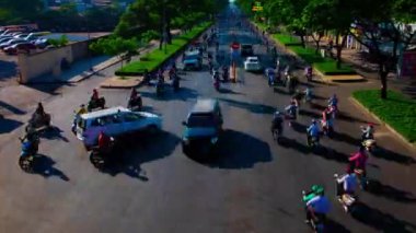 Ho Chi Minh 'in kalabalık kasabasında trafik sıkışıklığı zamanı.