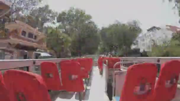 Une hyperlapse du paysage urbain sur le toit du bus à deux étages à Ho Chi Minh — Video