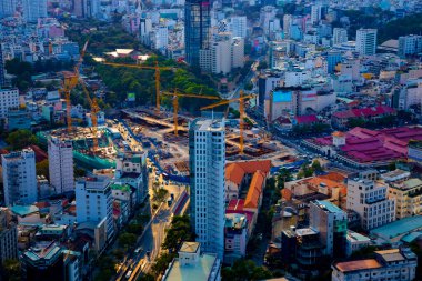 Ho Chi Minh yüksek açılı yoğun bir kasabada trafik sıkışıklığı