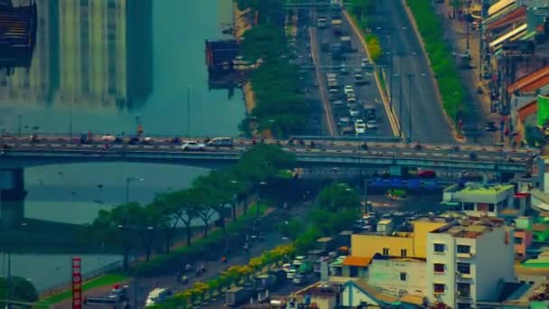 Een tijdspanne van de verkeersopstopping in de drukke stad in Ho Chi Minh hoge hoek lange schot zoom — Stockvideo