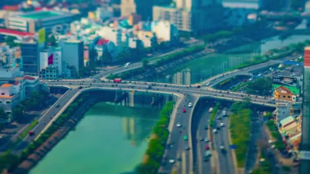 Время миниатюрной пробки в оживленном городе Хо Ши Мина с высоким углом зума — стоковое видео