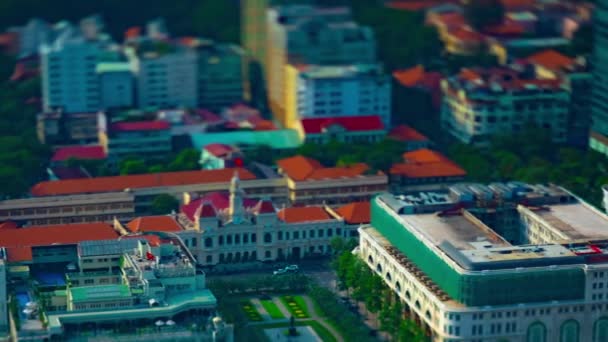 Uma cronologia do engarrafamento em miniatura no escritório do Comitê de Povos de Ho Chi Minh Building high angle titlshift panning — Vídeo de Stock