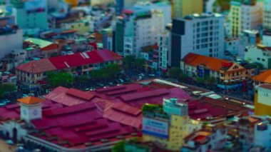 Ho Chi Minh Vietnam 'daki Ben Thanh pazarındaki minyatür caddenin zaman çizelgesi.