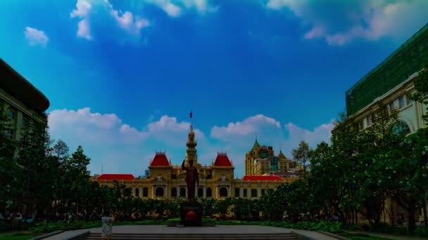 Un timelapse de paisaje urbano en la calle Nguyen Hue en Ho Chi Minh panorámica de tiro ancho — Vídeos de Stock