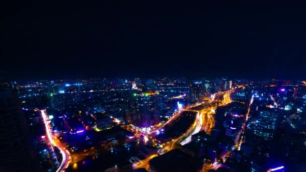 Éjszakai időtöltés panoráma forgalmi dugó Ho Chi Minh Vietnam nagy szög széles lövés panning — Stock videók