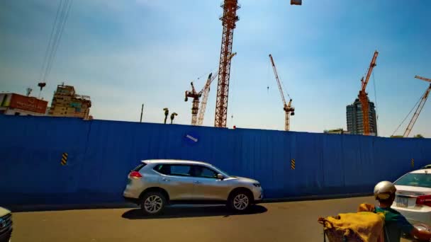 Vrata pohybujících se jeřábů ve výstavbě v Ho Či Minově širokém pancíři — Stock video