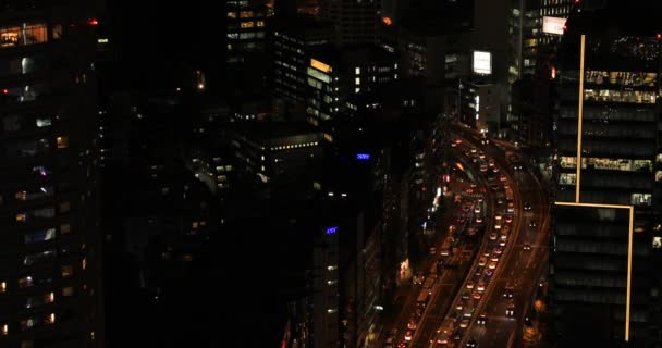 渋谷の都会の夜の高速道路高角度ロングショット — ストック動画