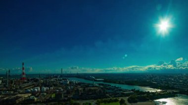 Yokkaichi Mie yüksek açılı panoramik sanayi bölgesinde zaman aşımı.