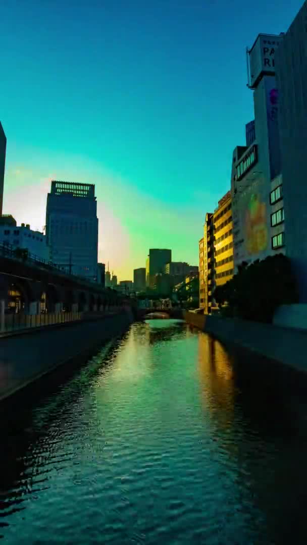 도쿄의만세 이 다리에 있는 일몰 광경 — 비디오