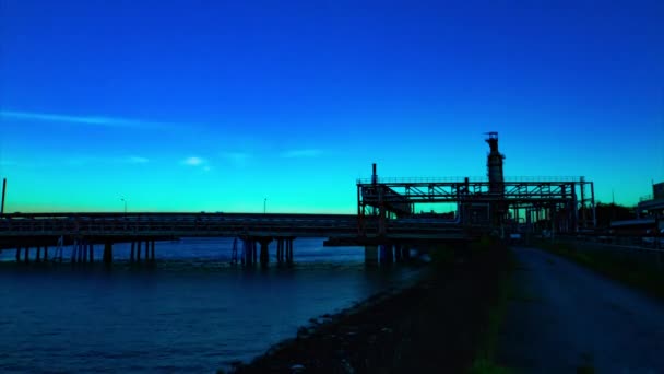Время захода солнца в промышленной зоне в Йоккаити-Мие. — стоковое видео