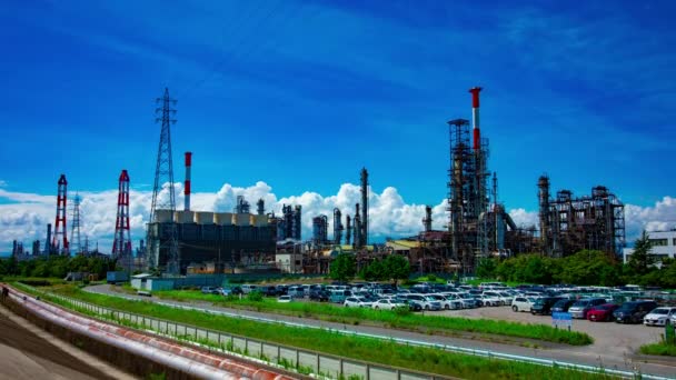 Un timelapse de la zona industrial en Yokkaichi Mie amplia inclinación tiro — Vídeos de Stock