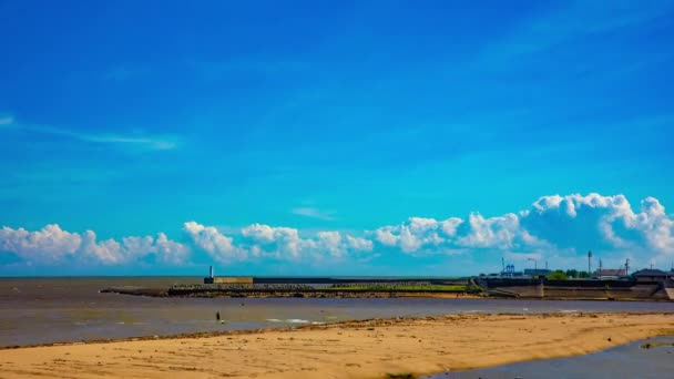 Un timelapse de nube cerca de la bahía de Ise en Yokkaichi gran tiro inclinación — Vídeo de stock