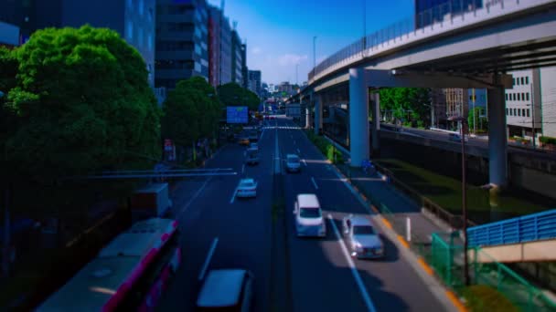 Хронология миниатюрной улицы в центре города на проспекте Сотобори, широкая смена наклона — стоковое видео