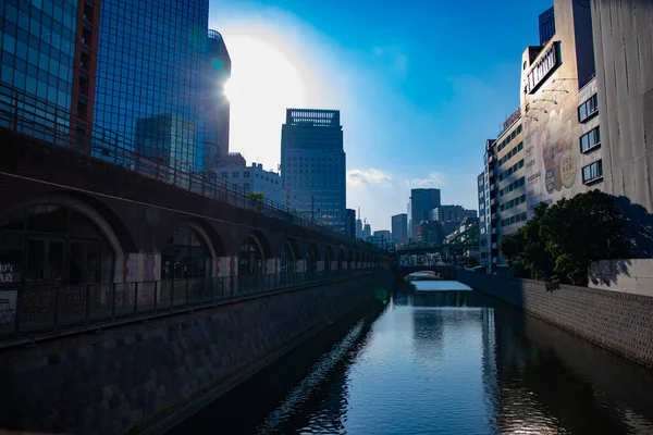 El río en el puente de Mansei en Tokio tiro ancho — Foto de Stock