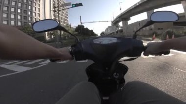 Tokyo 'daki Wangan Bulvarı' nda bisiklet sürme bakış açısı