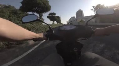 Tokyo 'daki Wangan Bulvarı' nda bisiklet sürme bakış açısı