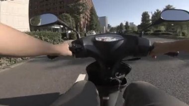 Tokyo 'daki Uchibori Bulvarı' nda bisiklet sürme bakış açısı